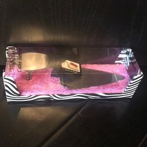 New in box high heel cake server
